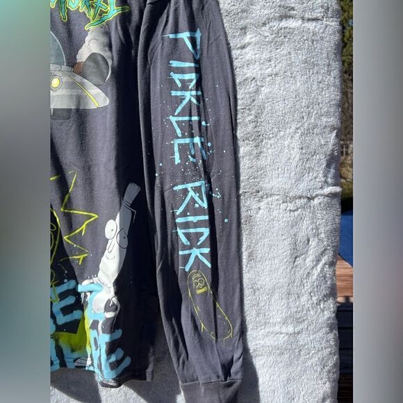 Official Rick & Morty long sleeve T-Shirt with space saucer on it Size L - Picture 6 of 9